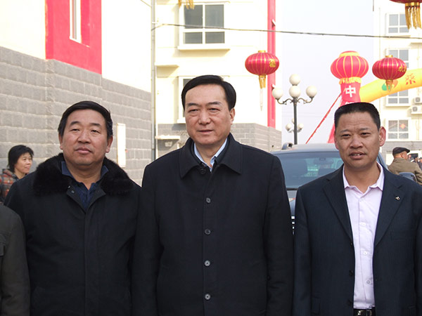 原河北省省长陈全国到恒峰g22线缆集团视察，，，，，并与黄儿营西村党委书记宁小五、恒峰g22线缆集团董事长雷国玺合影留念。。。。。。